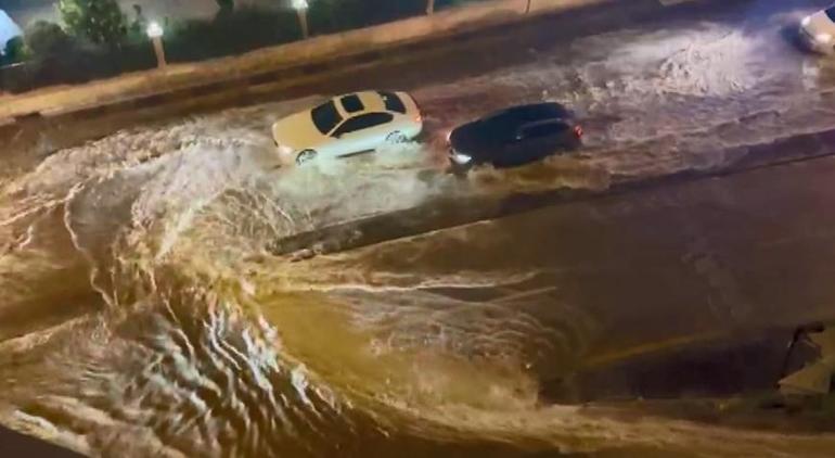 Ankarada fırtına can aldı Tabelanın altında kalan kadın hayatını kaybetti