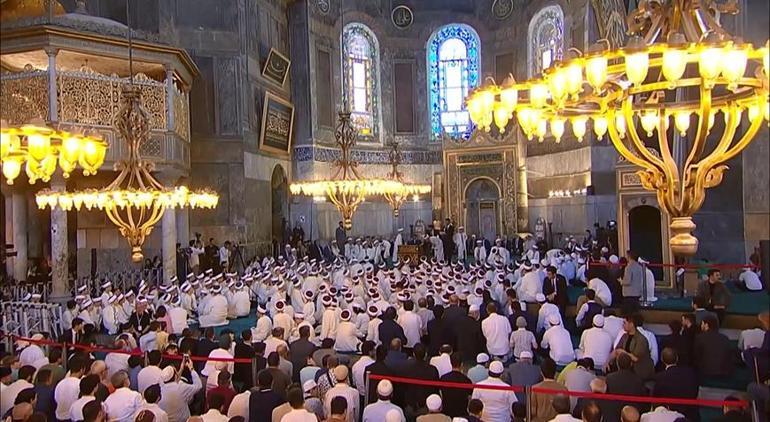 Cumhurbaşkanı Erdoğan, Ayasofya Camiinde hafızlık öğrencilerinin törenine katıldı