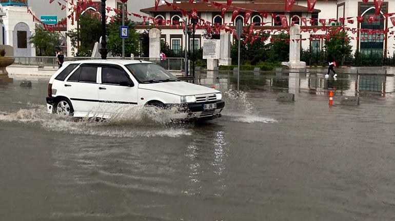 Hava sıcaklığı 15 dakikada 16 derece birden düştü, kum fırtınası çıktı