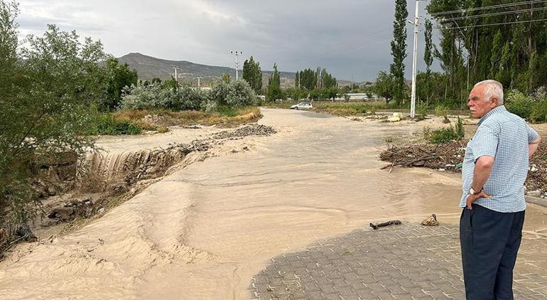 Hava sıcaklığı 15 dakikada 16 derece birden düştü, kum fırtınası çıktı