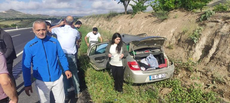 Sınava yetişmeye çalışırken kaza yaptılar Anne ve oğlu yaralandı