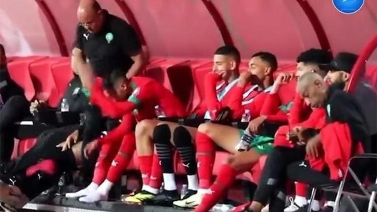 Ziyech sinirlerine hakim olamadı Krampon fırlattı