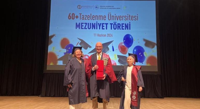 En küçüğü 60, en büyüğü 82 yaşında Eskişehirde mezuniyet heyecanı