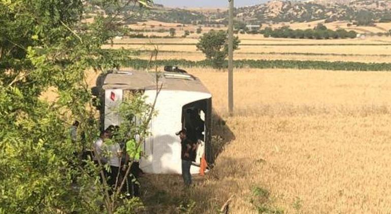 Kontrolden çıkan otobüs tarlaya uçtu 1i ağır 27 kişi yaralandı