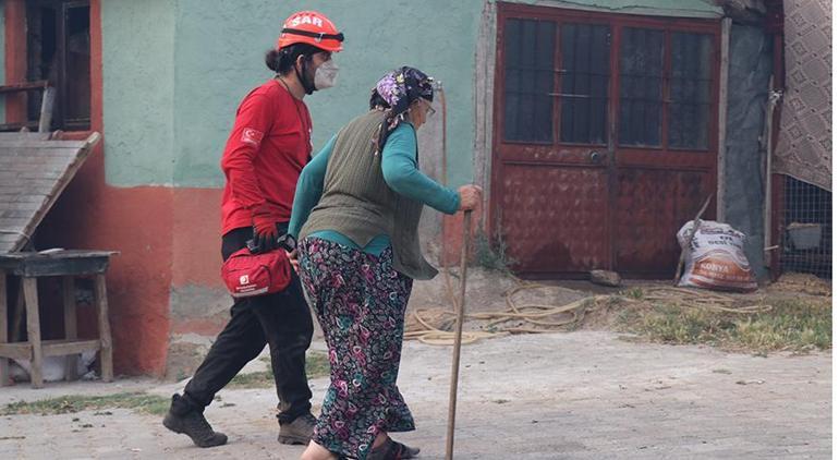 Denizli Babadağdaki yangın sürüyor Çok sayıda ev tahliye edildi