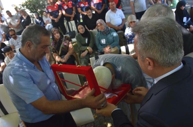 İzmirdeki yangını söndürdü son yolculuğuna uğurlandı Acı detay ortaya çıktı