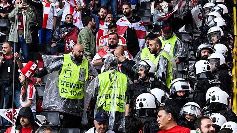 Türkiye-Gürcistan maçı öncesi tribünde gerginlik