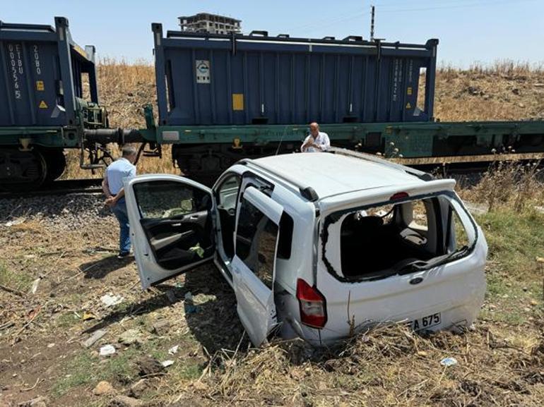 Hemzemin geçitte feci anlar: Yük treni çarptı, 63 metre sürükledi