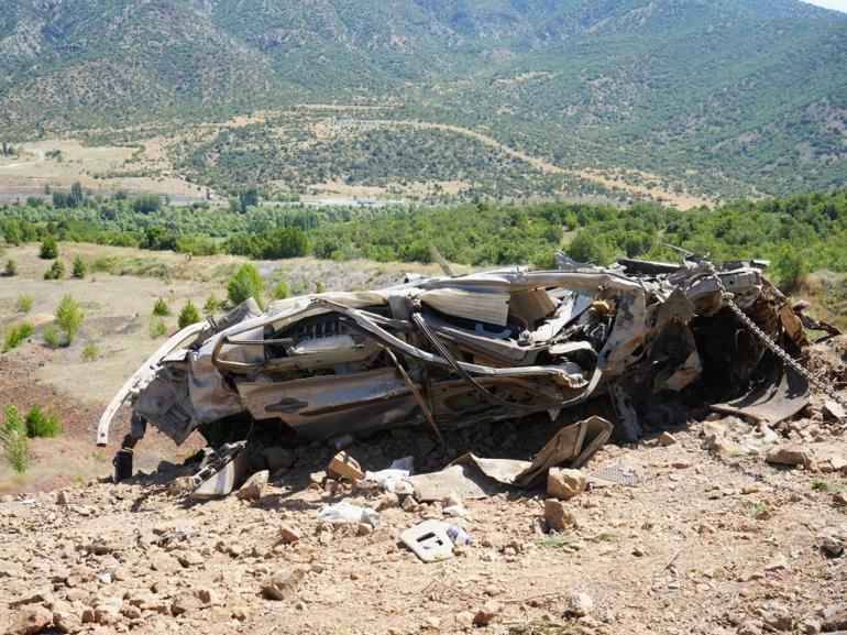 Dehşet anları TIRdaki keresteler ve beton blok otomobilin üzerine düştü: 1 ölü