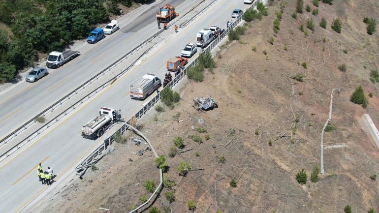 Dehşet anları TIRdaki keresteler ve beton blok otomobilin üzerine düştü: 1 ölü