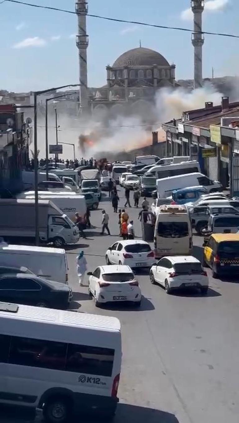İstanbulda sanayi sitesinde yangın Ekipler müdahale ediyor
