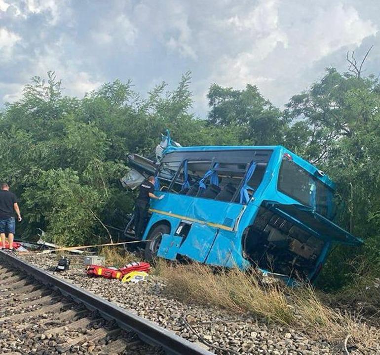 Slovakyada tren otobüse çarptı, çok sayıda ölü ve yaralı var