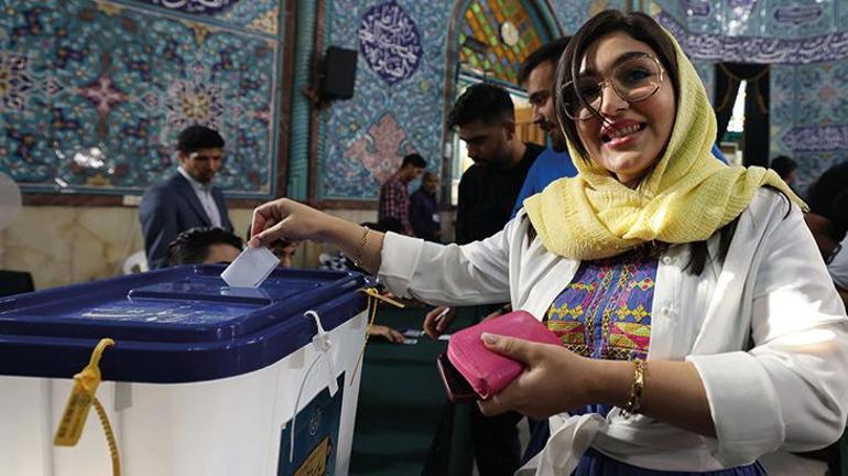 İranda süre ikinci defa uzatıldı Seçmenler saat 22.00ye kadar oy kullanabilecek