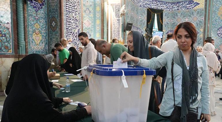 İrandaki seçimlerde oy verme süresi sona erdi Gözler sonuçlarda
