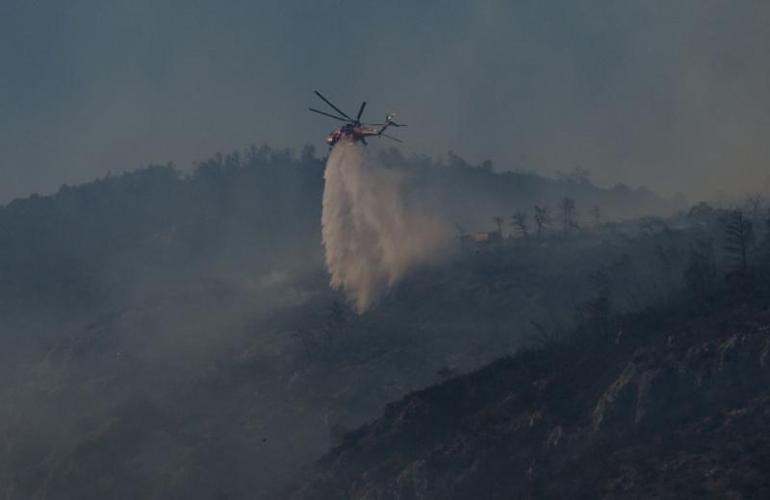 Atina yakınlarında çıkan orman yangını kontrol altına alındı