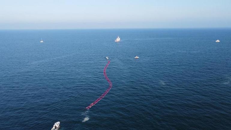 Deniz yüzeyinde hayran bırakan görüntü 1 kilometre uzunluğunda Türk bayrağı açıldı