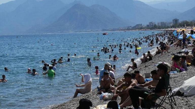 Antalya resmen yanıyor Araçlar 48 dereceyi gösterdi, denizler doldu taştı