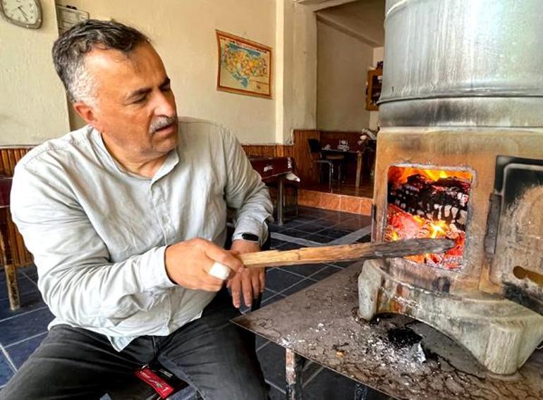 Türkiye yanıyor, bu ilçe donuyor: Durulacak gibi değil, soba yakıyoruz