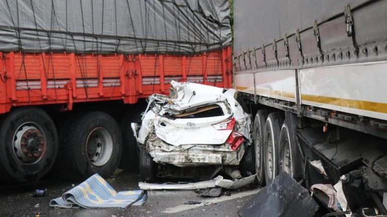 Sakaryada feci kaza 8 araç birbirine girdi: 1 ölü, 6 yaralı