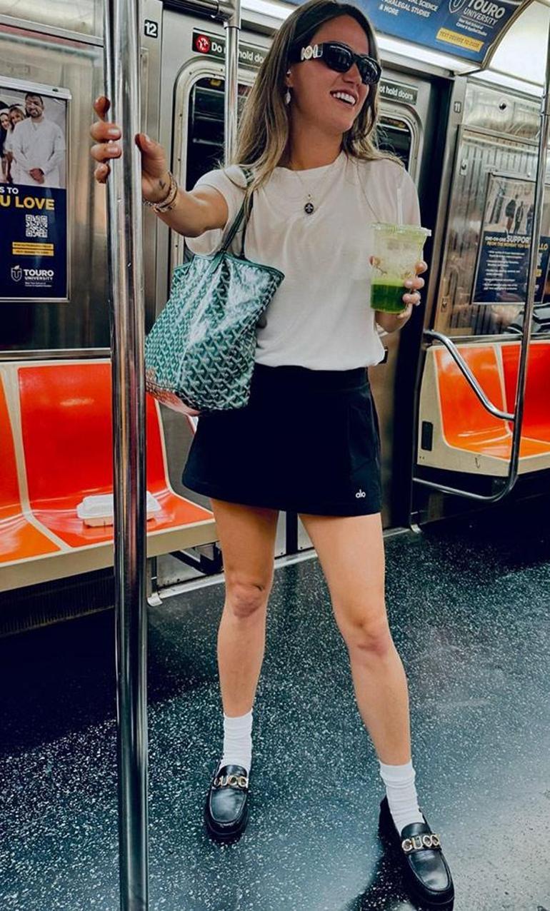 Ceyda Ateş, New York metrosunda  Kocama foto çek demişimdir