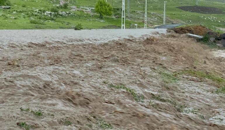 Meteoroloji uyarmıştı Kars ve Ardahanda sağanak yağış etkili oldu