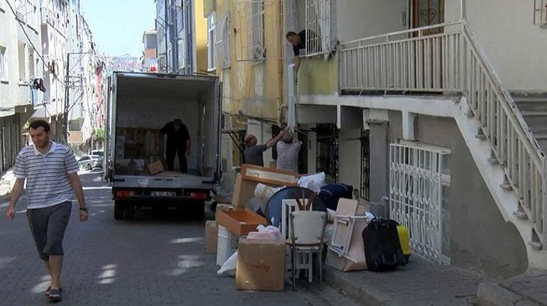 Bahçelievler’de zarar gören binalardaki eşyalar çıkarılıyor