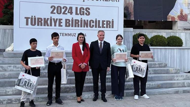 İstanbul Valisi Davut Gül, LGS Türkiye birincilerini ağırladı