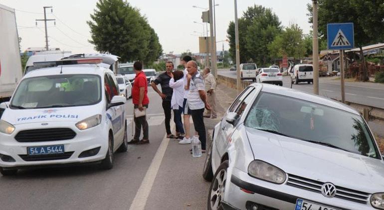 Feci kaza Otomobil yaya geçidinde anne ve iki çocuğuna çarptı