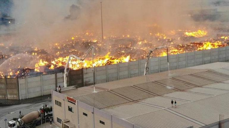 Aydındaki kağıt fabrikası hala yanıyor 23 ilden ekip geldi