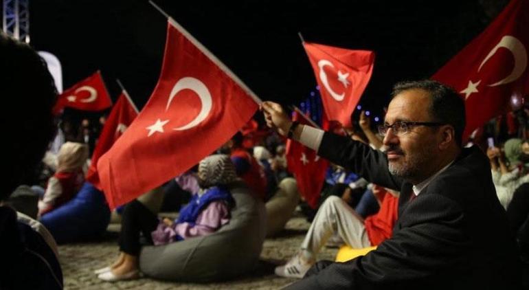 Mehmet Kasapoğlundan 15 Temmuz mesajı: Bu millet bir oldukça, bileğini hiçbir güç bükemez