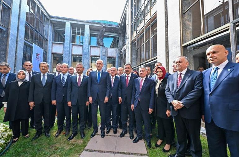 Cumhurbaşkanı Yardımcısı Yılmaz: Milletimiz bağımsızlığımıza vurulmak istenen zincirleri kırmıştır