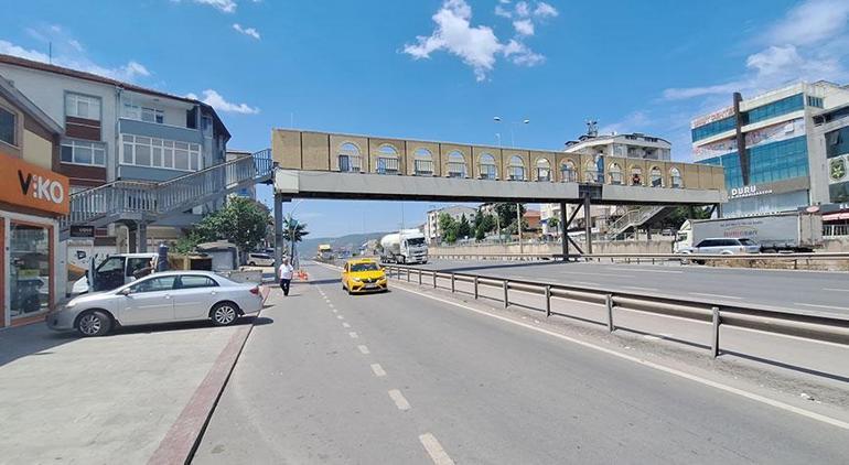 Üst geçit evin içini gösteriyor diye davalık olmuştu Yıkımına başlandı