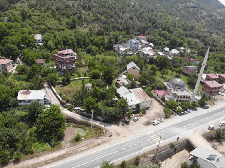 Hayatı da türbesi de ilginç: 4 basamak aşağıda