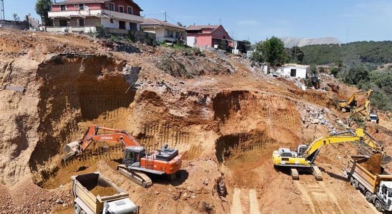 Yer: İstanbul Bir mahalle diken üstünde: Uçurumun kenarındaki evleri yutuyor