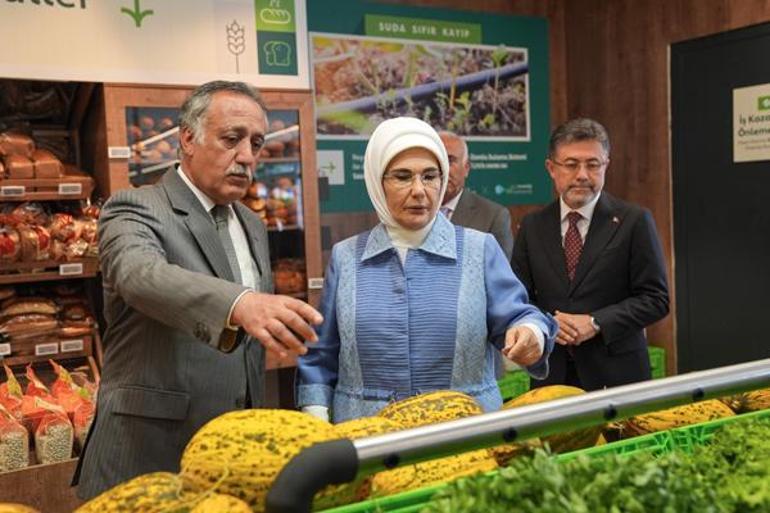 Emine Erdoğan atıksız alışverişi teşvik eden marketi ziyaret etti