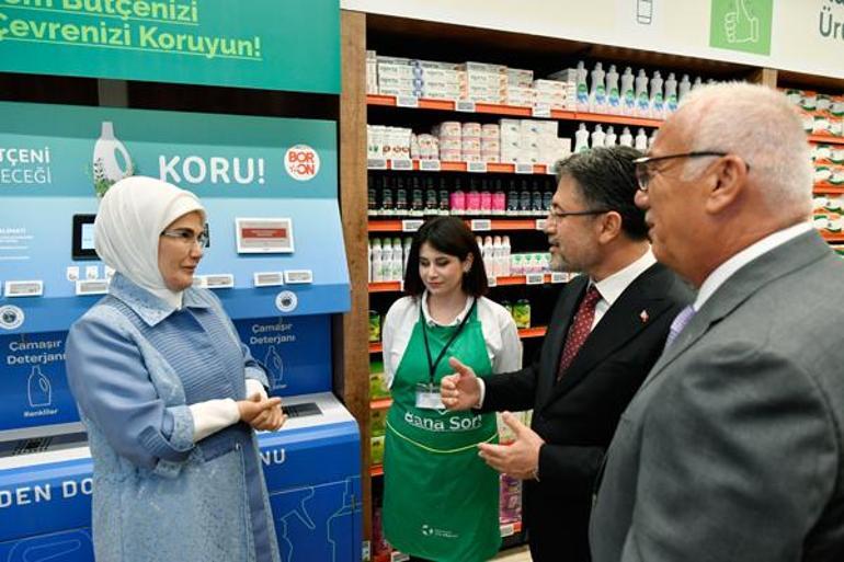 Emine Erdoğan atıksız alışverişi teşvik eden marketi ziyaret etti