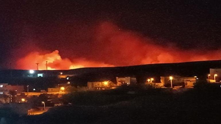 Diyarbakır’da anız yangını 3 saat süren müdahalenin ardından yangın söndürüldü