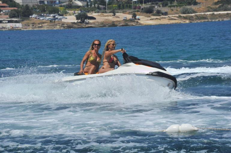 Ünlülerin keyifli anları Bodrum ve Çeşmeden renkli kareler