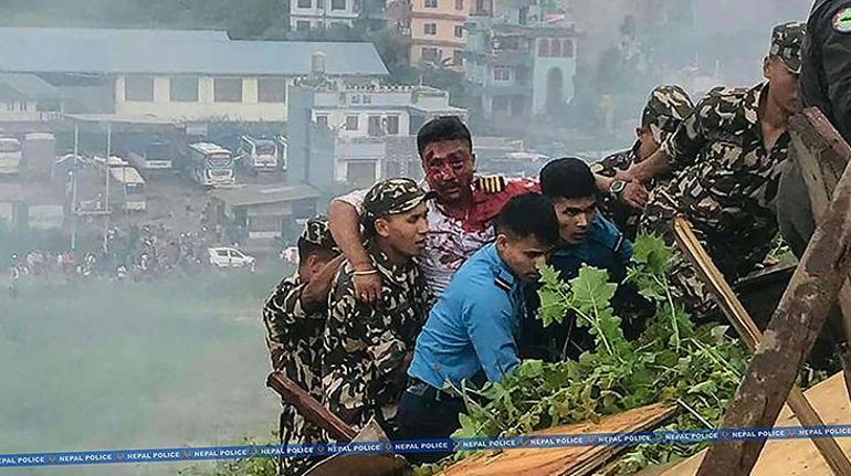 Nepaldeki uçak kazasından ilk görüntüler 18 kişi öldü, bir tek pilot hayatta kaldı