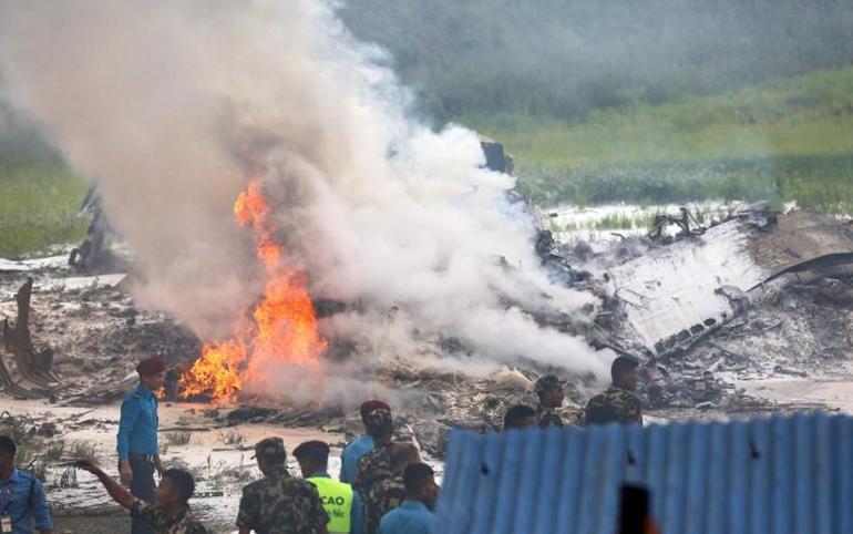 Nepaldeki uçak kazasından ilk görüntüler 18 kişi öldü, bir tek pilot hayatta kaldı