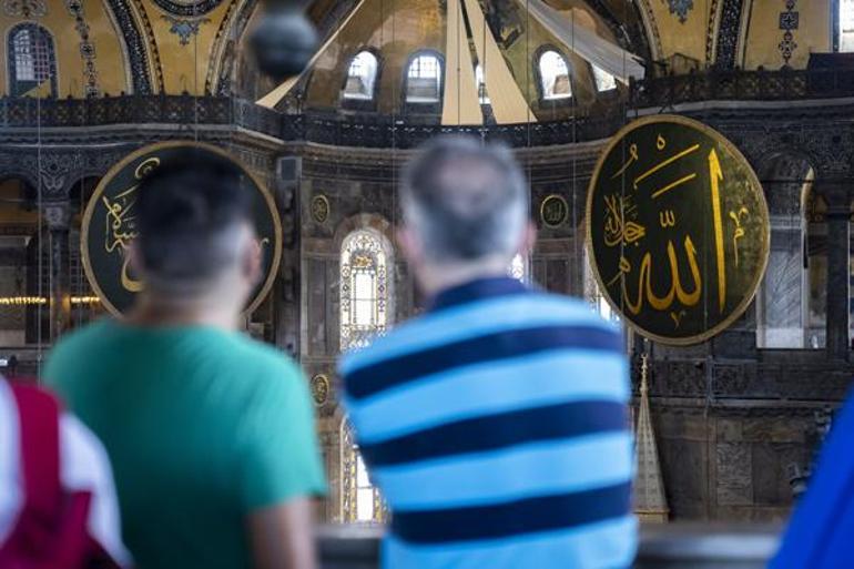 Ayasofyanın ibadete açılışının 4üncü yıl dönümünde ziyaretçi akını