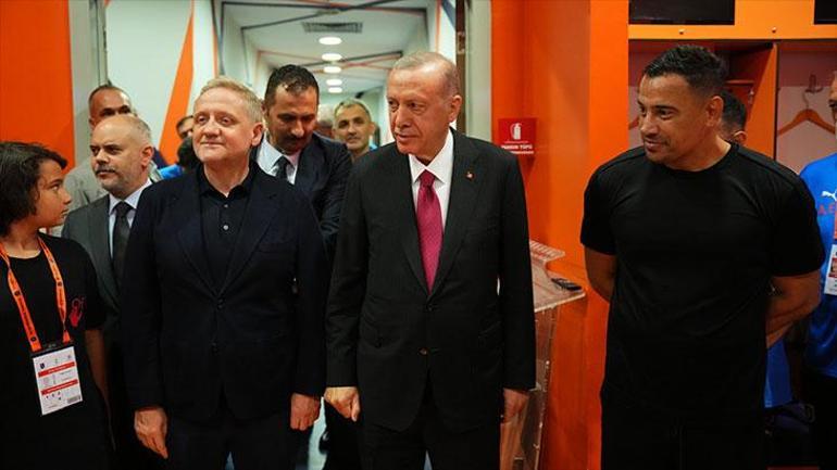 Cumhurbaşkanı Recep Tayyip Erdoğan, Başakşehirin La Fiorita maçını takip etti