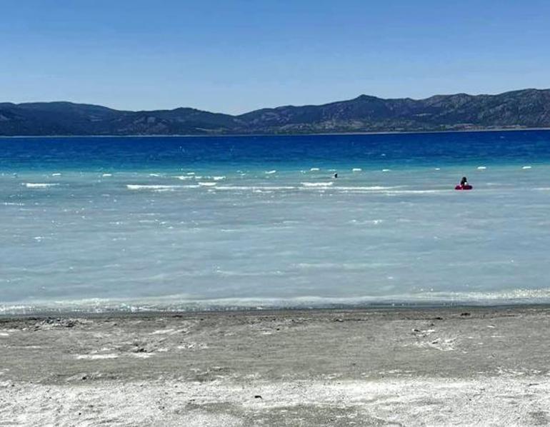 Salda Gölü karardı Bilim insanları tepkili: Neden ayağınız eliniz değmesin dedik