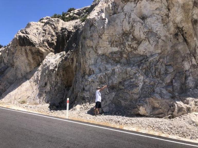 Salda Gölü karardı Bilim insanları tepkili: Neden ayağınız eliniz değmesin dedik