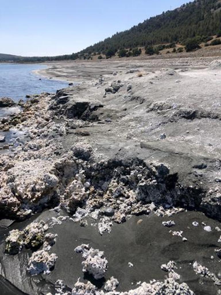 Salda Gölü karardı Bilim insanları tepkili: Neden ayağınız eliniz değmesin dedik