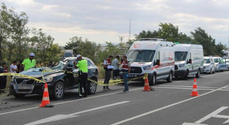 Katliam gibi kaza Kız kardeşler hayatını kaybetti