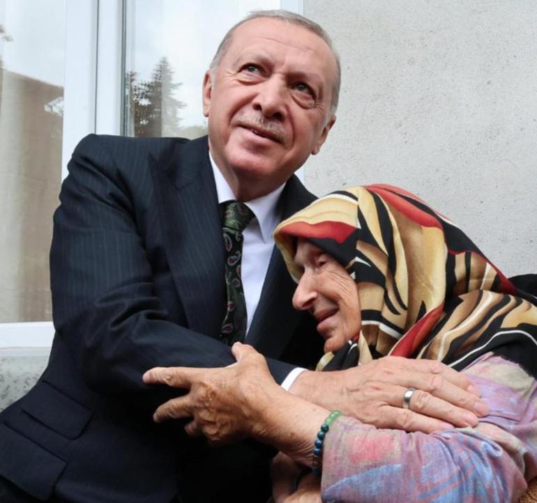 Cumhurbaşkanı Erdoğanın ziyaret ettiği komşuları konuştu Annemi her gördüğünde arabadan iner 