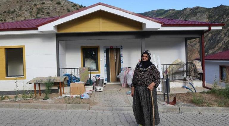 Köyde tek başına kalmış baraj suları evine dayanmıştı Sebaha Nineden haber var