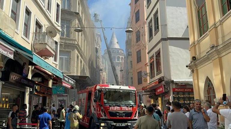 Beyoğlu’ndaki 5 katlı otelde çıkan yangın söndürüldü