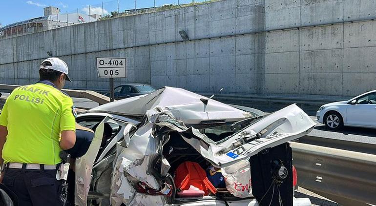 Sultanbeyli TEM Otoyolunda feci kaza TIR otomobile çarptı